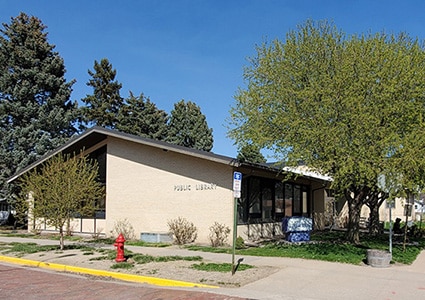 Holdrege Library